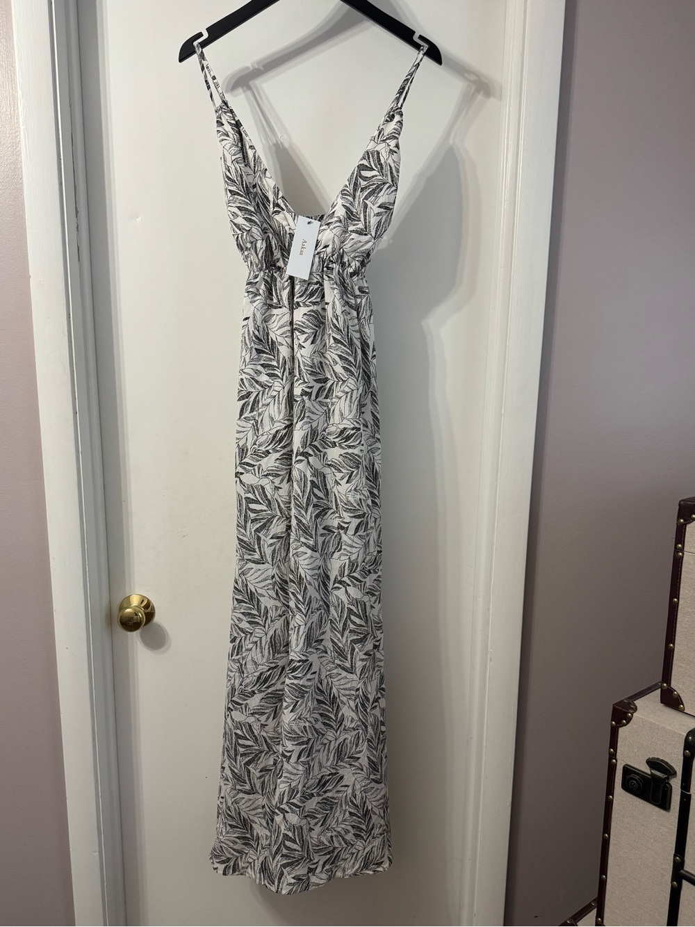 Spiral Leaf Print Flowy Maxi Dress - White/Black